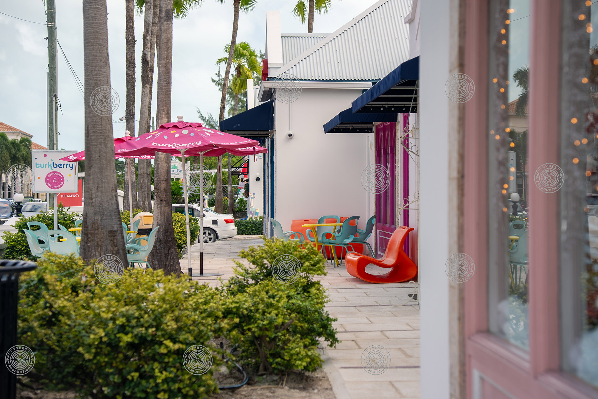 Outdoor seating at Turkberry in Downtown Grace Bay