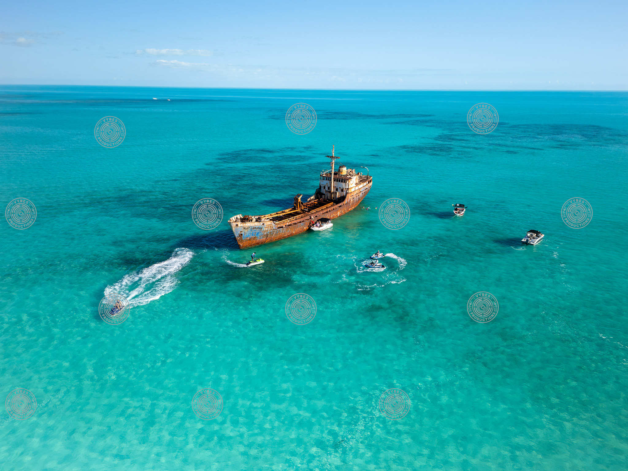 Jet skis and boats around La Famille Express shipwreck