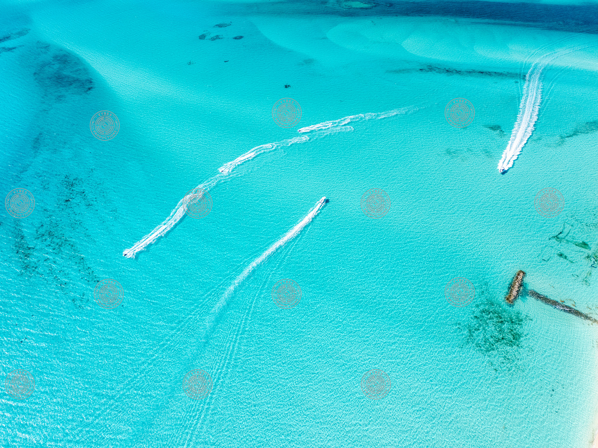 Aerial shot of jetskis and boats cruising