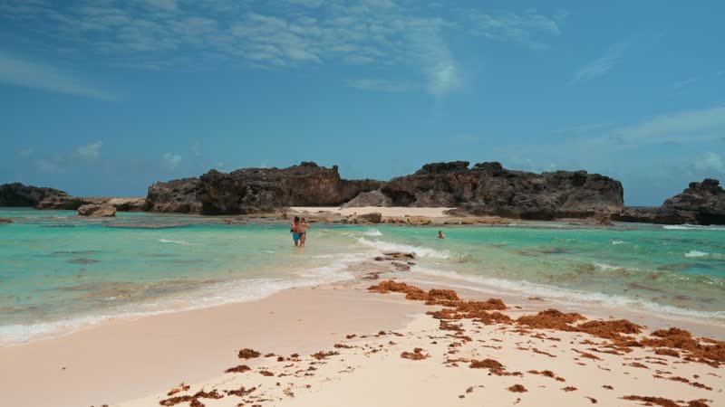 Handheld view of Dragon Cay off of Mudjin Harbor in Middle Caicos